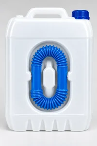 Parte trasera de la garrafa de AdBlue con cánula extraíble